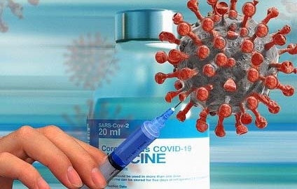 Illustration: Ein Coronavirus wird mit Spritze geimpft